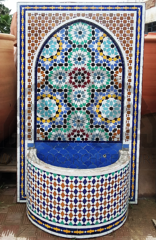 Moroccan fountain by Maroc Architecture et Zellij